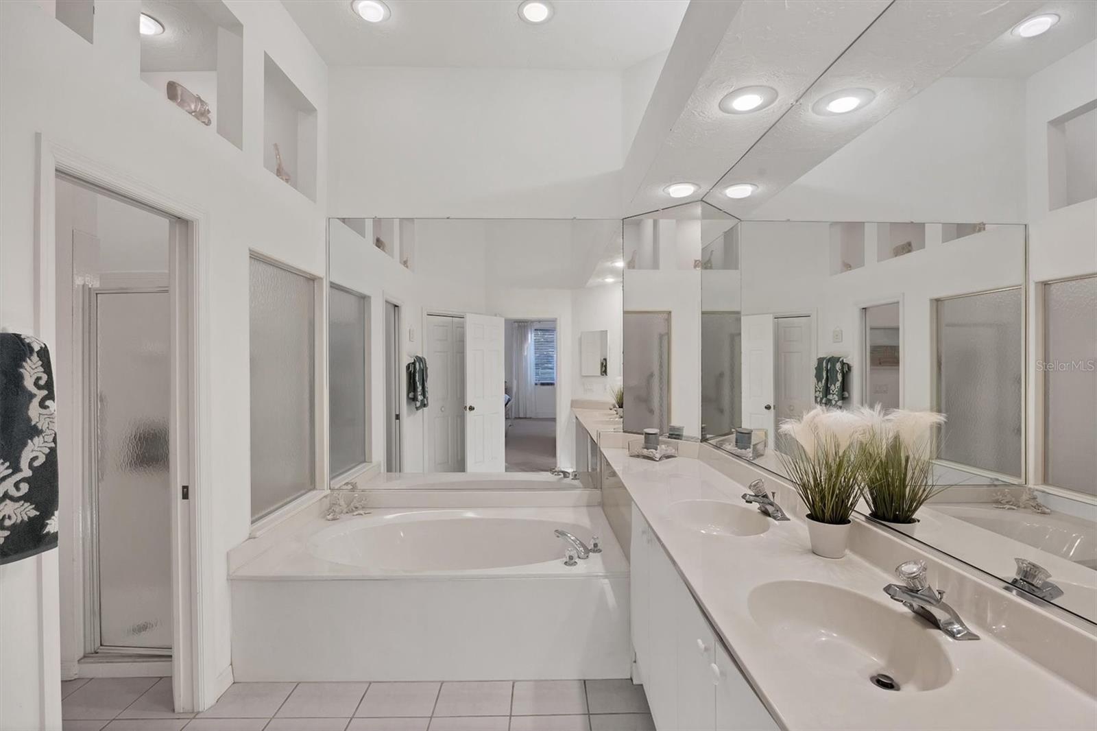 UNIVERSITY PARK COUNTRY CLUB - Residential