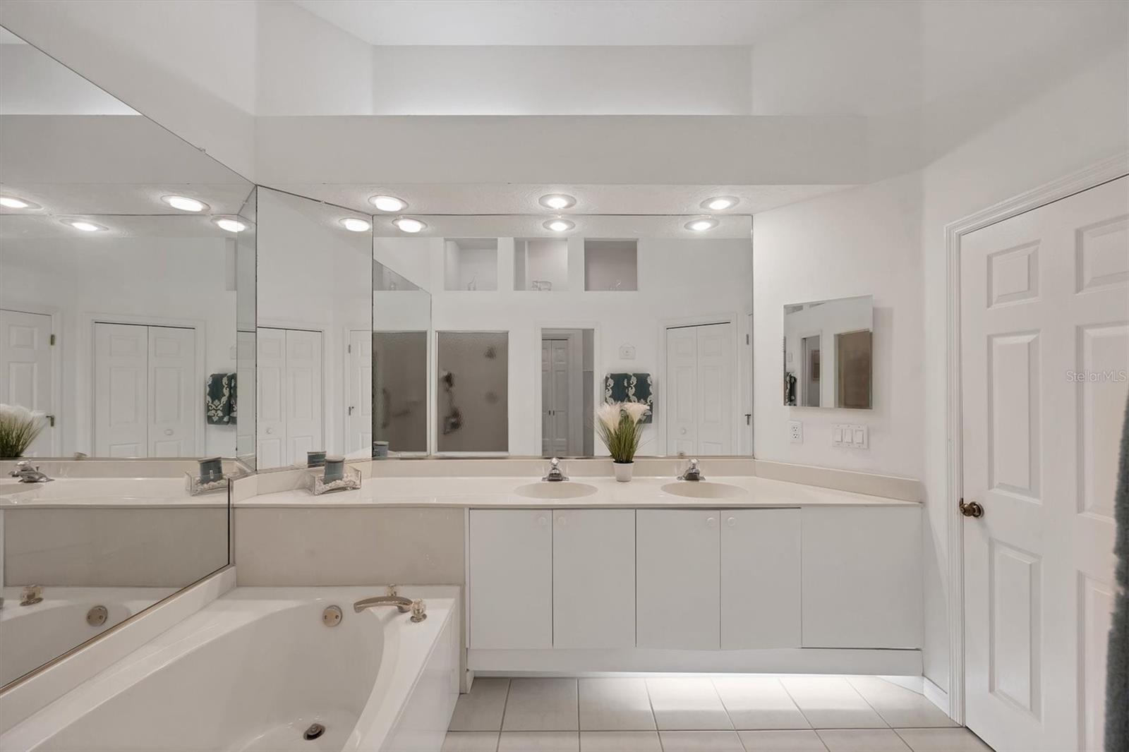 UNIVERSITY PARK COUNTRY CLUB - Residential