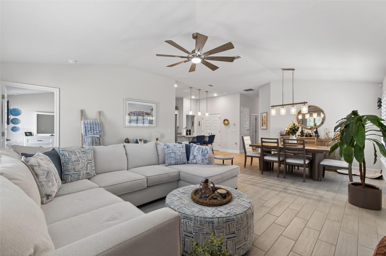 COUNTRY WAY SOUTH PH 1 PB 38 PG 79 - Residential