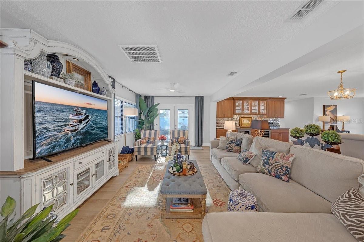 EAGLE MANOR - Residential