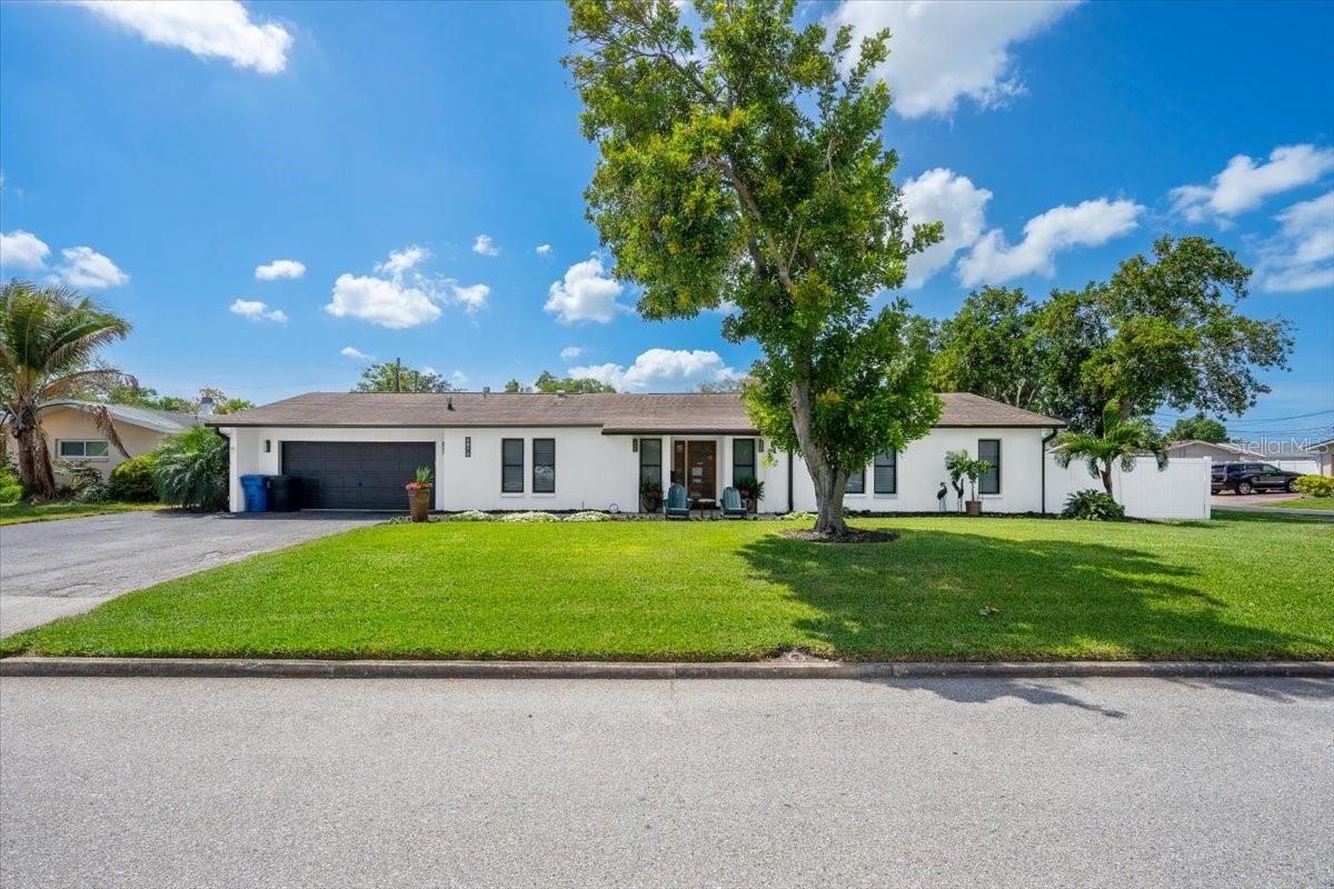 EAGLE MANOR - Residential