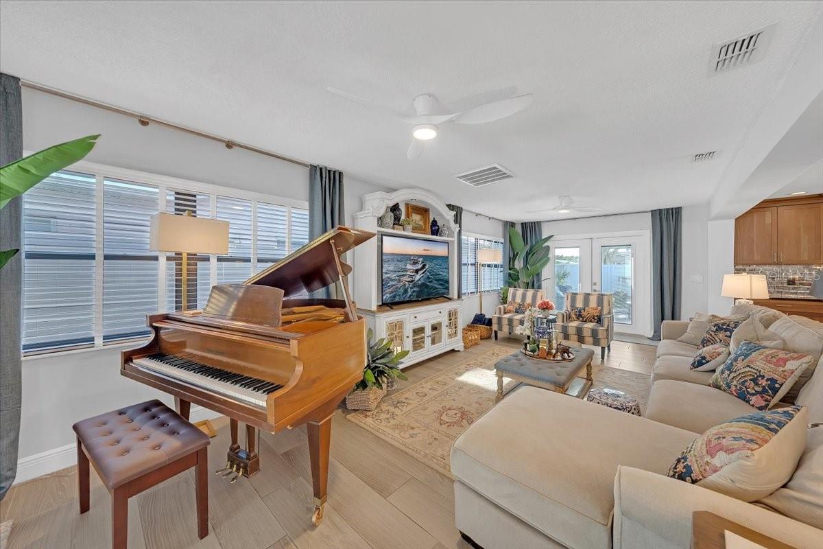 EAGLE MANOR - Residential