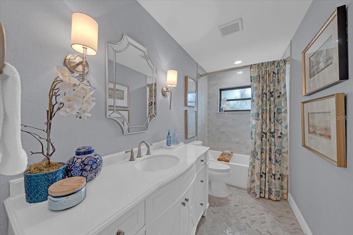 EAGLE MANOR - Residential