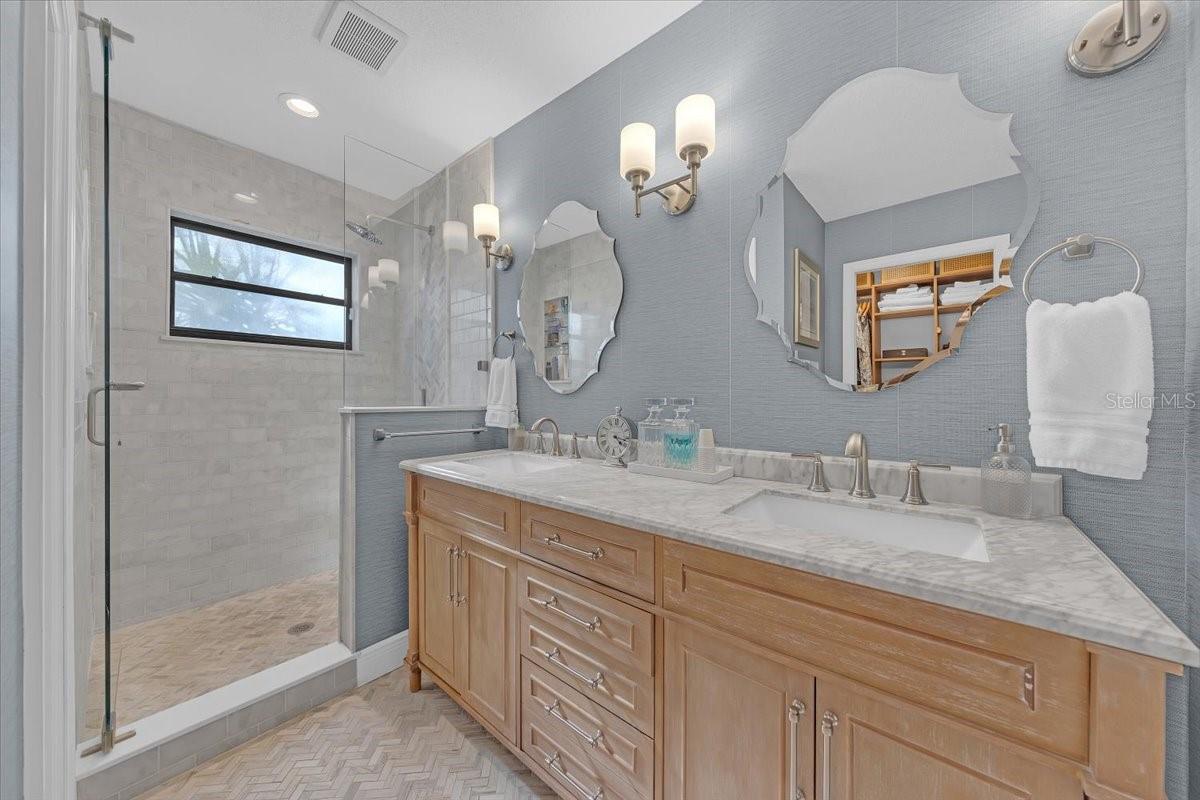 EAGLE MANOR - Residential