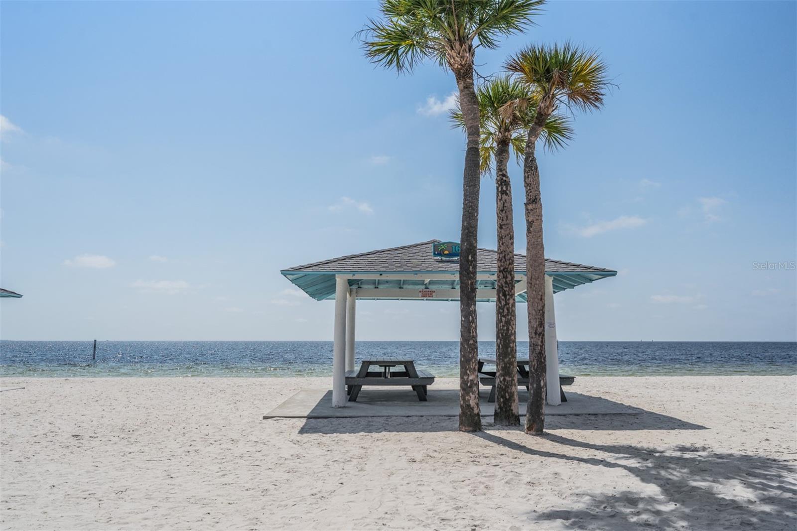 FLOR A MAR - Residential