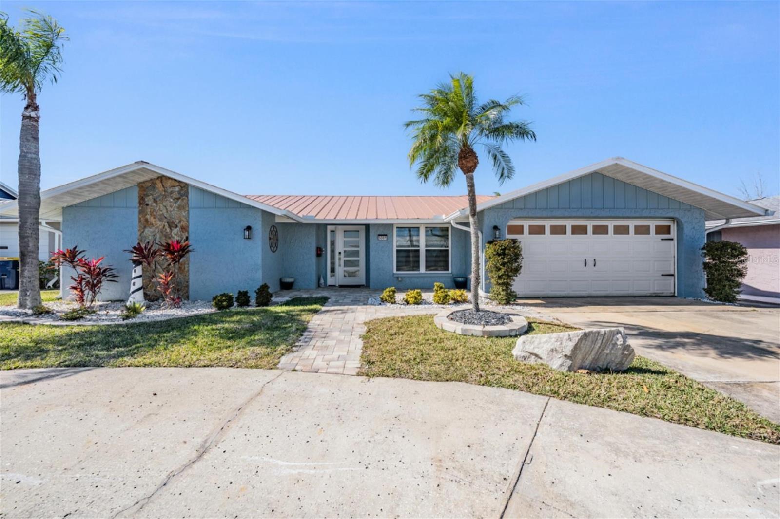 FLOR A MAR - Residential