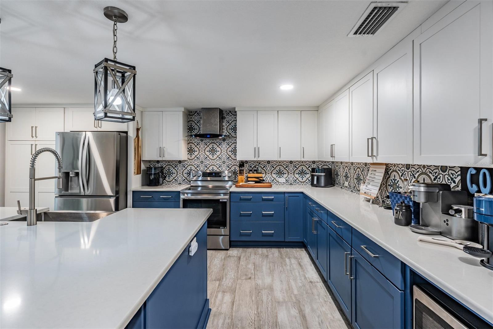 FLOR A MAR - Residential