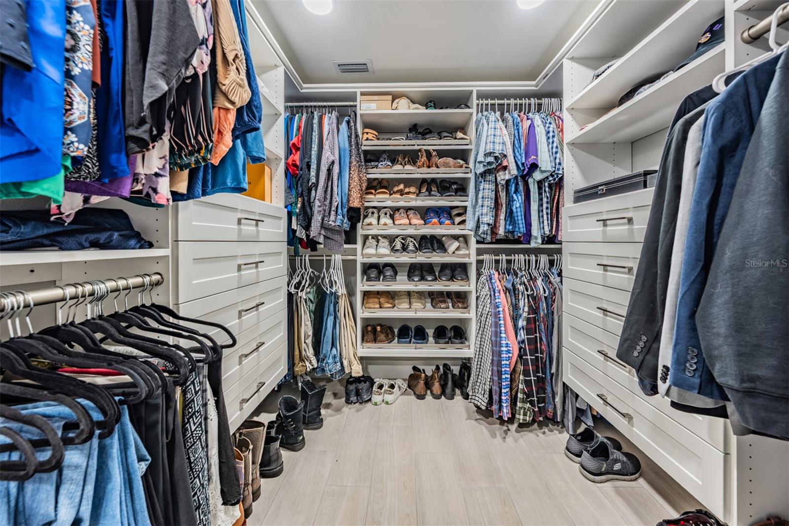 FLOR A MAR - Residential