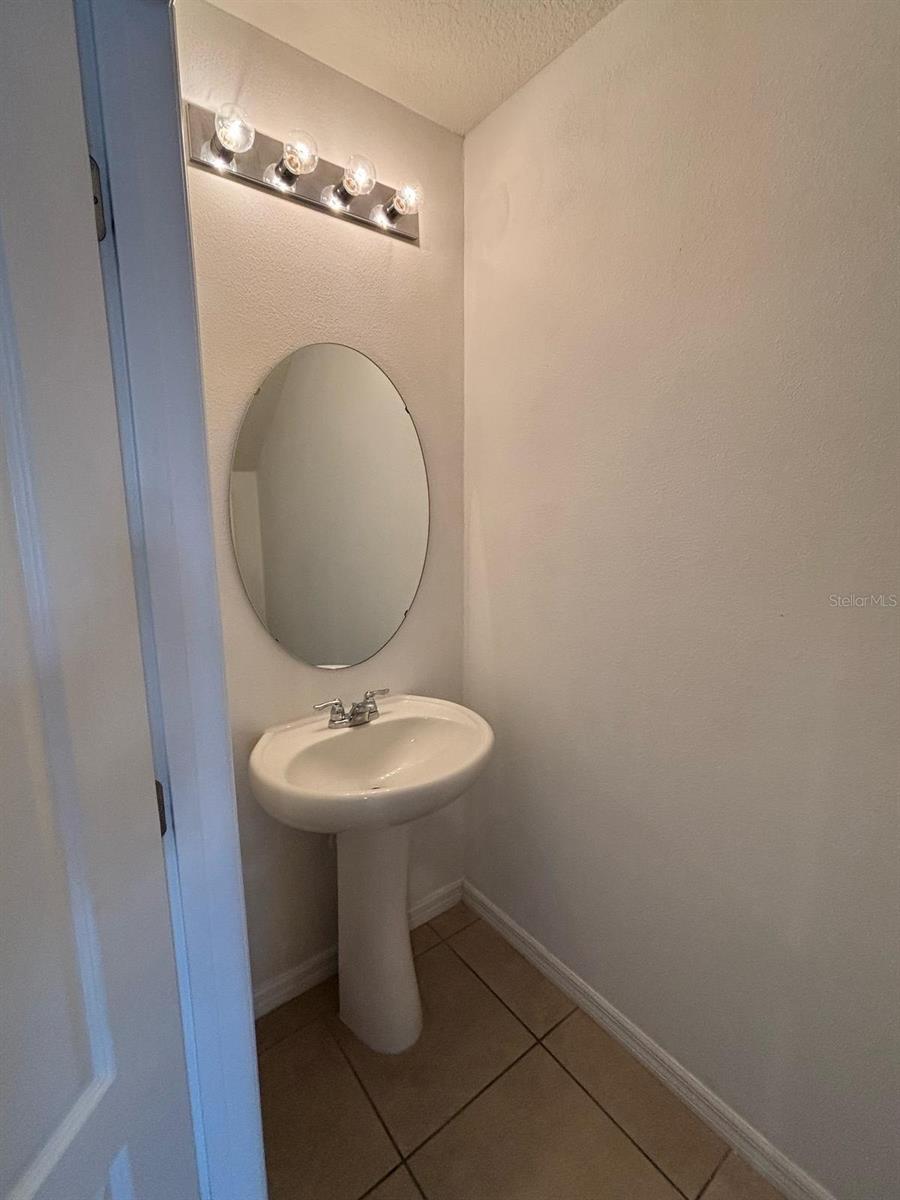 LAKE BLUFF/TOWN CENTER EAST-PH - Residential Lease