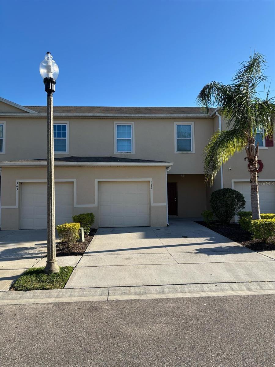 LAKE BLUFF/TOWN CENTER EAST-PH - Residential Lease