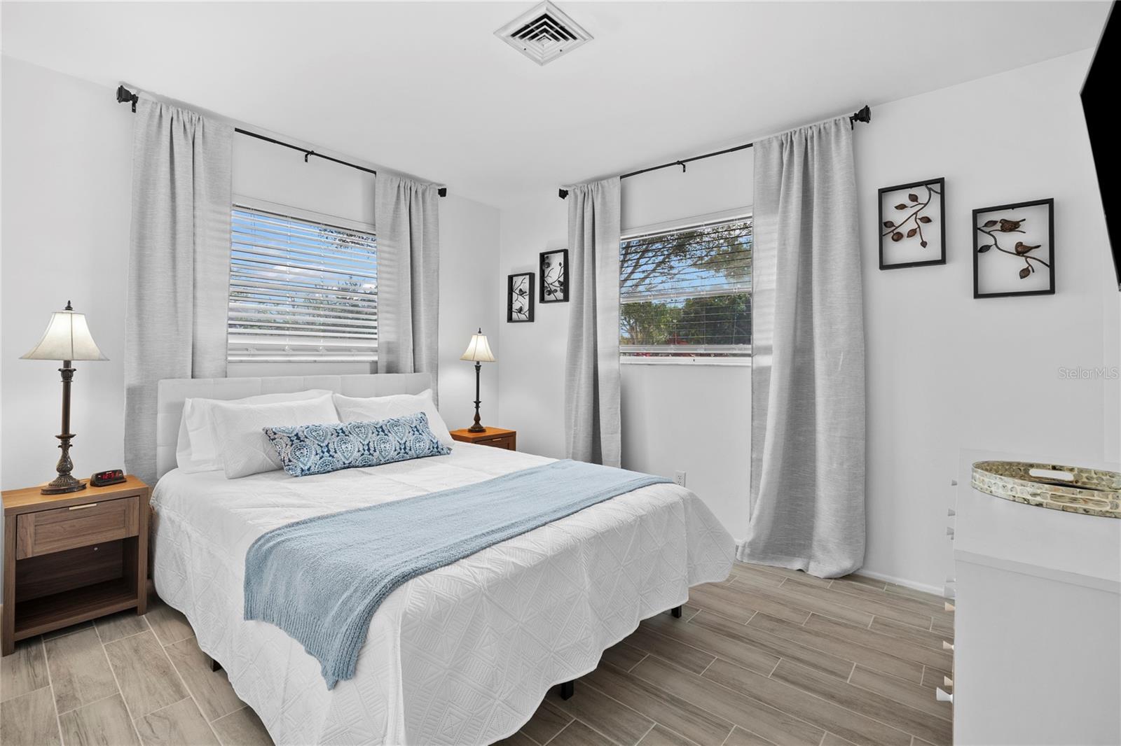 VENICE GARDENS - Residential Lease