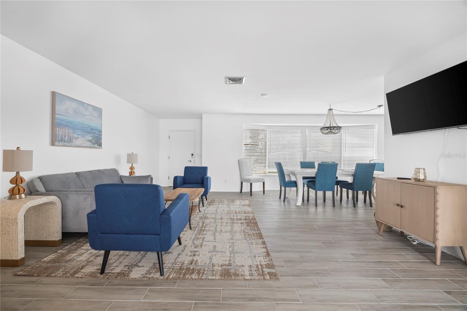 VENICE GARDENS - Residential Lease