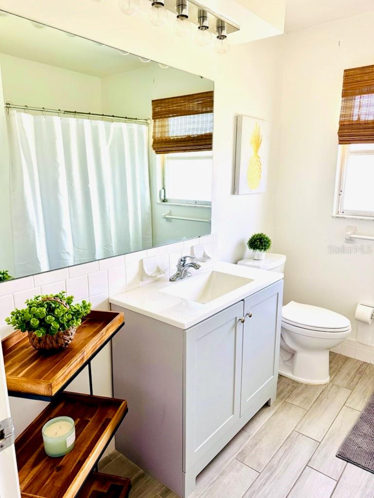 VENICE GARDENS - Residential Lease