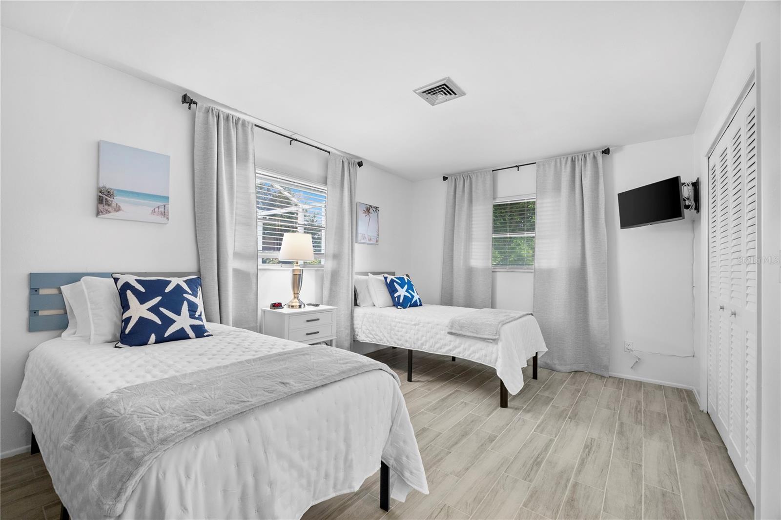 VENICE GARDENS - Residential Lease