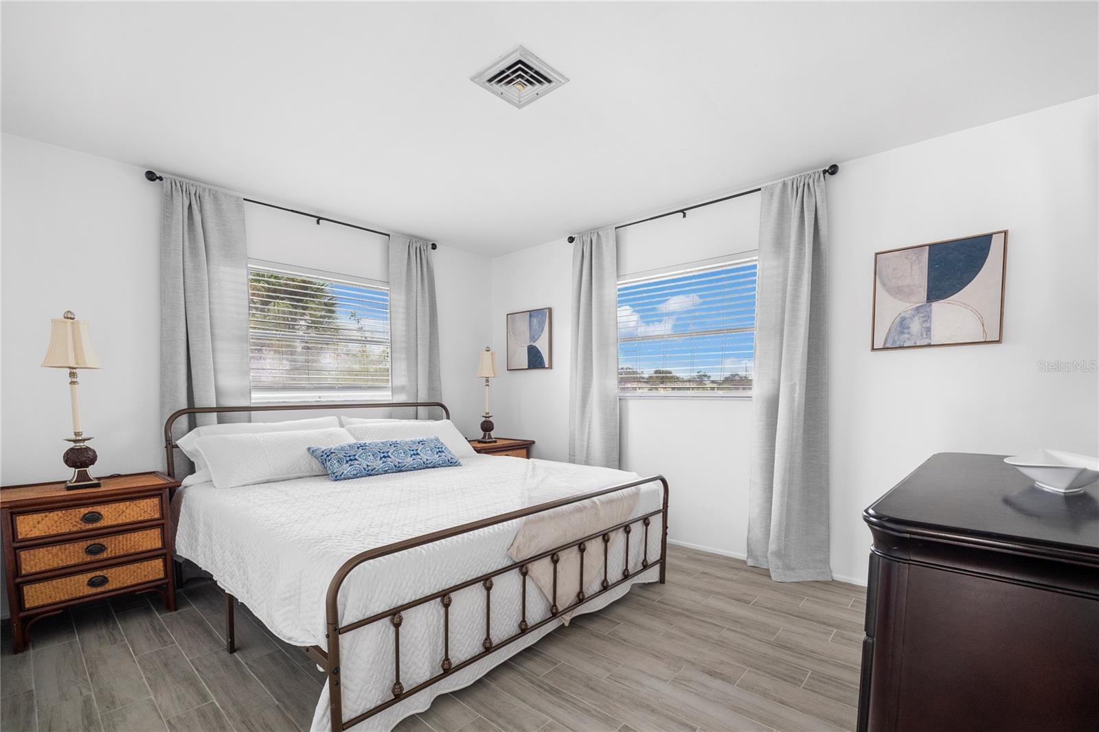 VENICE GARDENS - Residential Lease