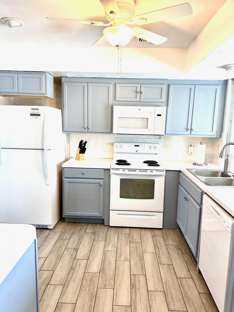 VENICE GARDENS - Residential Lease