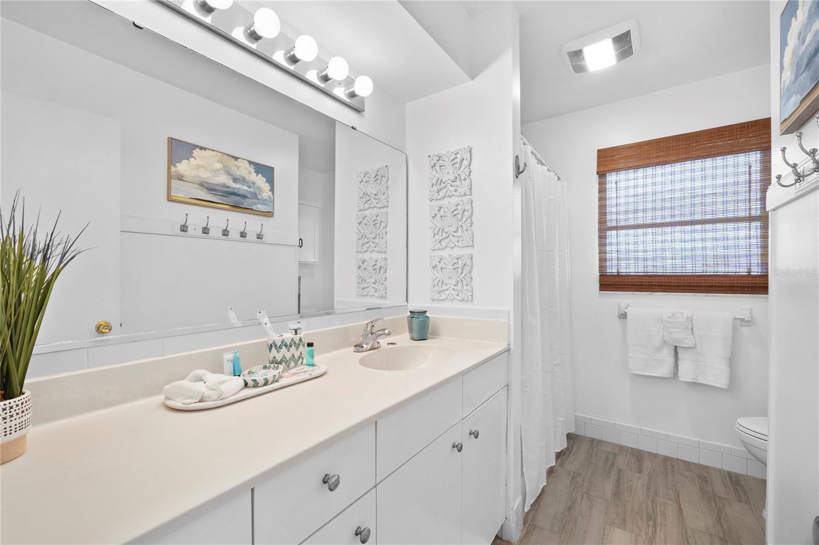 VENICE GARDENS - Residential Lease