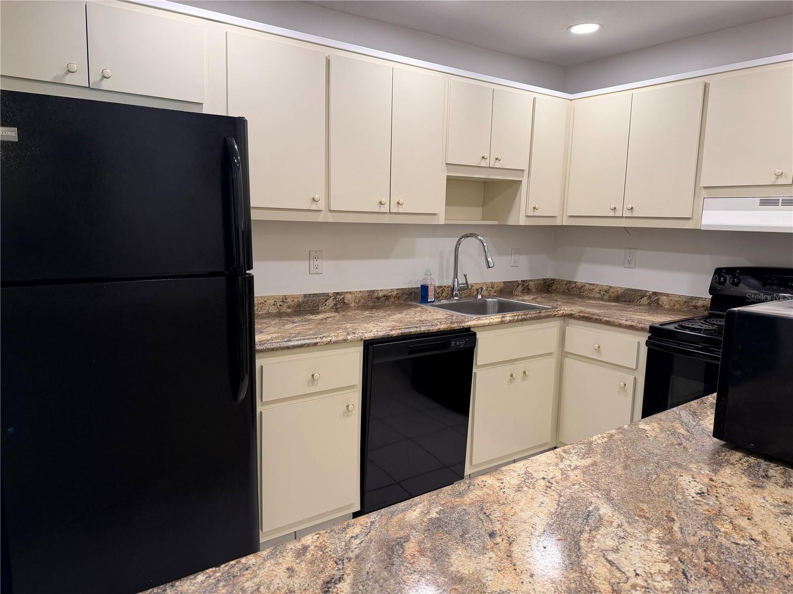 PURITAN ARMS - Residential Lease