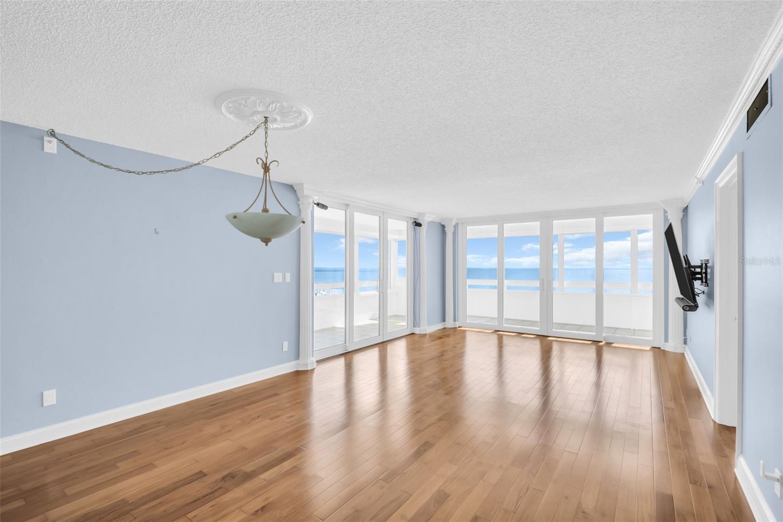 REDINGTON TOWERS 1 CONDO - Residential