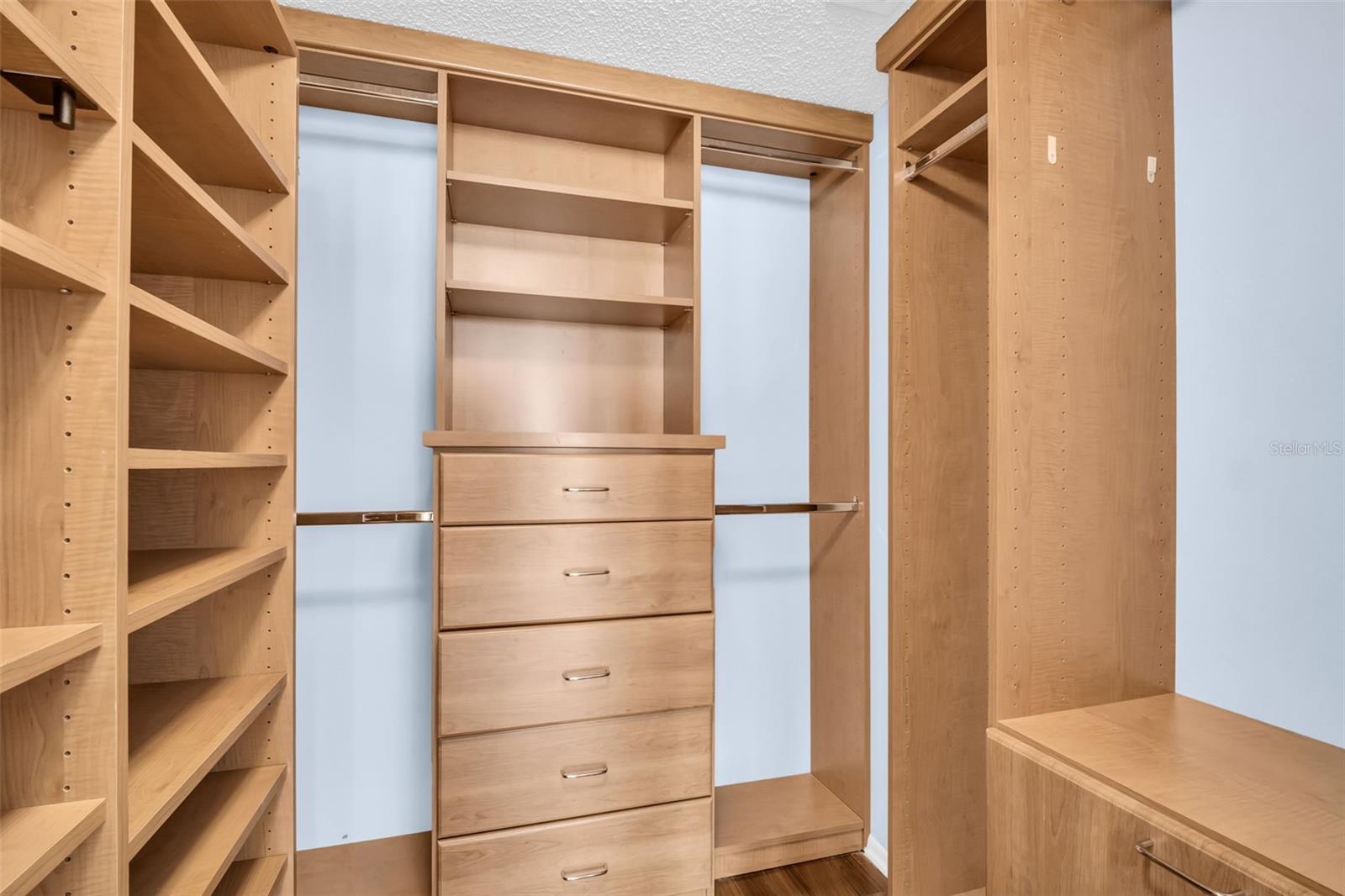 REDINGTON TOWERS 1 CONDO - Residential