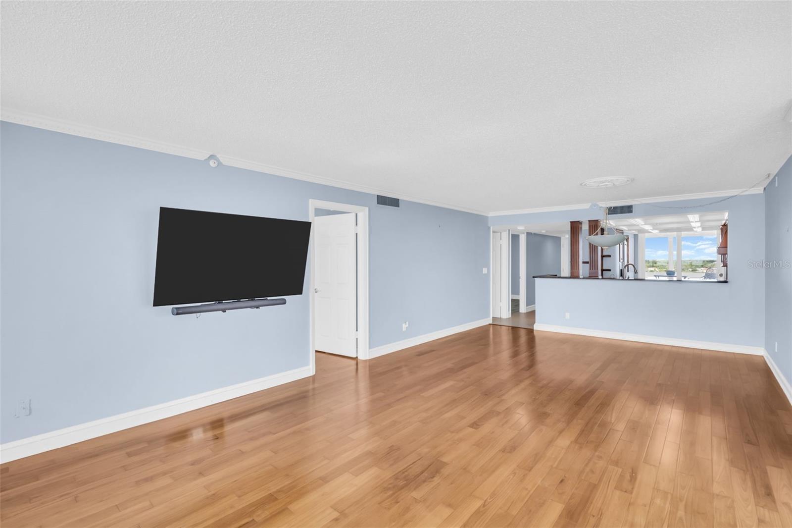 REDINGTON TOWERS 1 CONDO - Residential