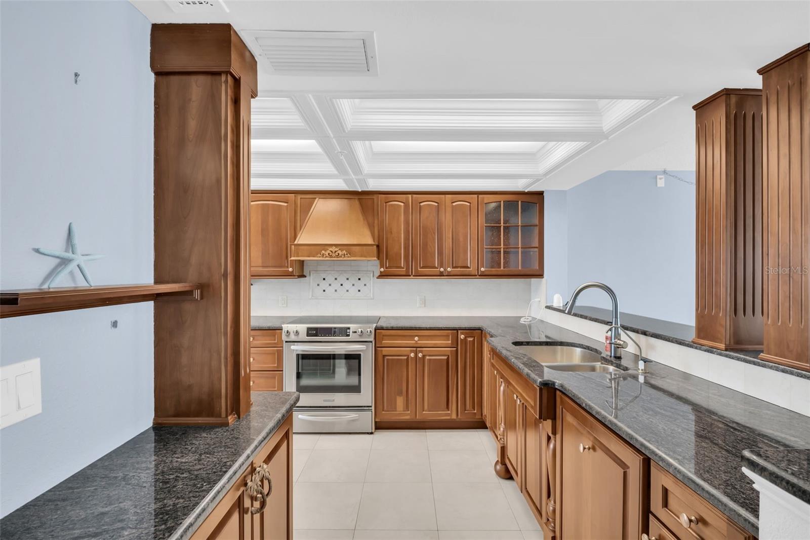 REDINGTON TOWERS 1 CONDO - Residential