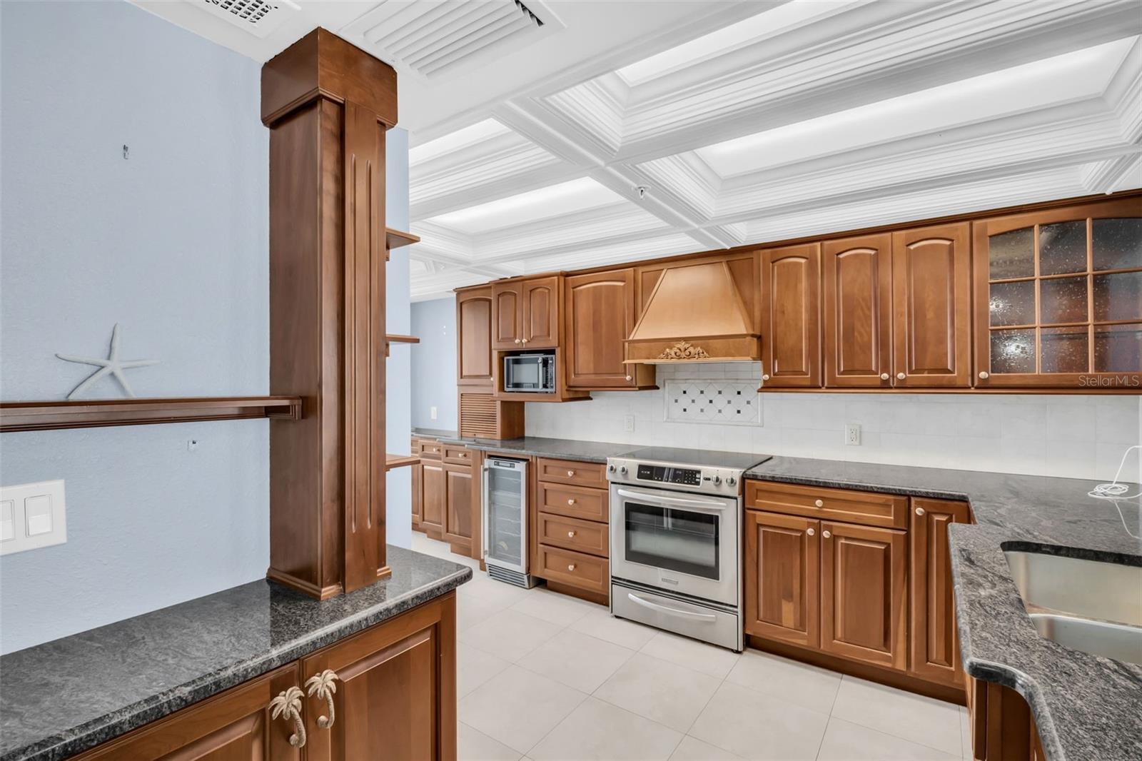 REDINGTON TOWERS 1 CONDO - Residential