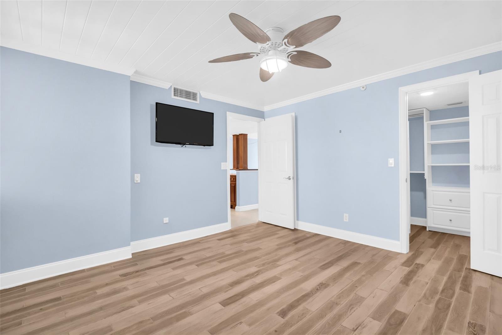 REDINGTON TOWERS 1 CONDO - Residential