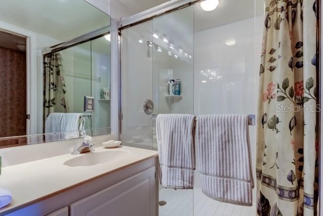 ISLA KEY CONDO - Residential