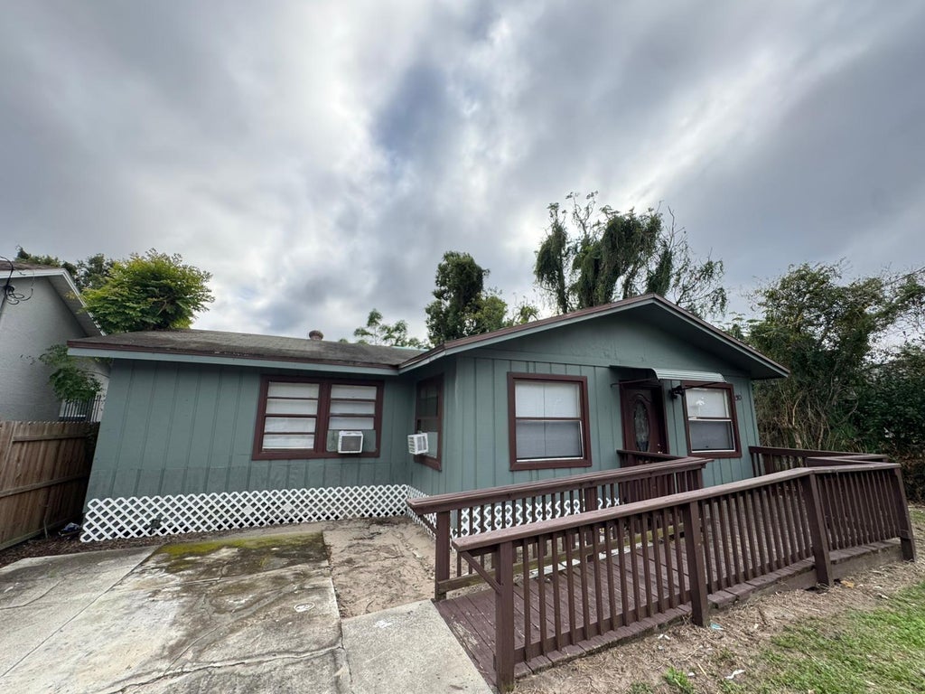 Photo of 140 Apopka St, Apopka, FL 32703 (MLS # O6445389)