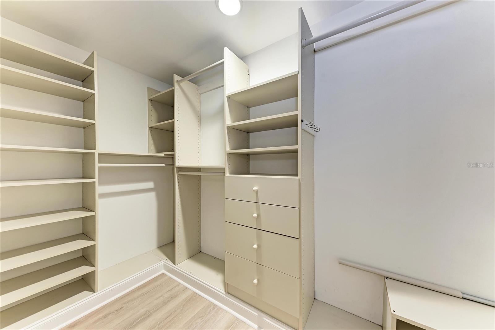 BAY ISLES - Residential