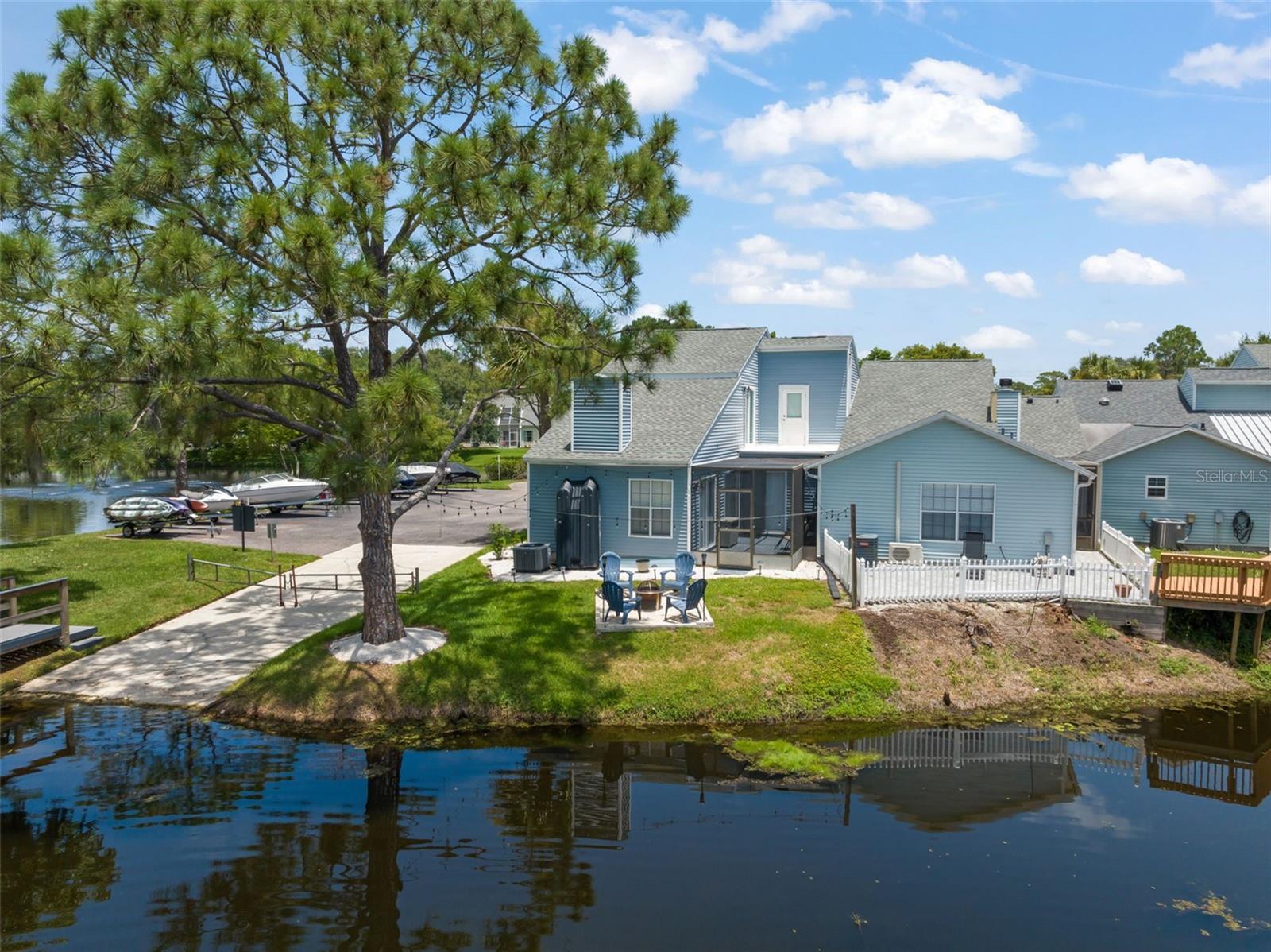 872 BAY LAKE COURT