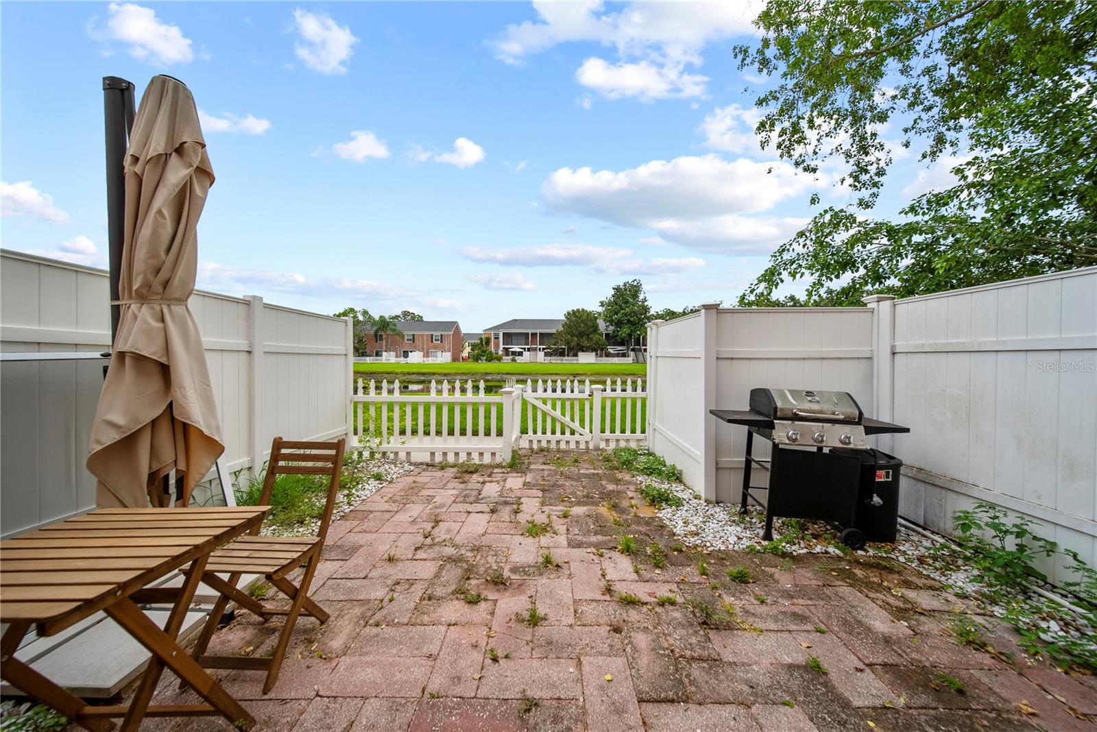WHISPERING OAKS - Residential Lease