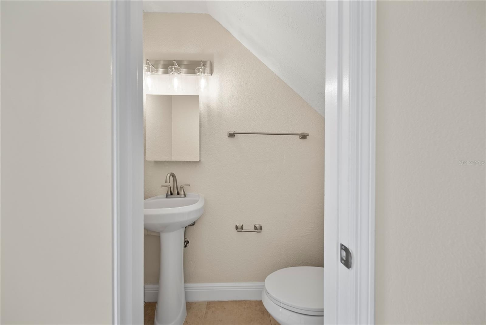 WHISPERING OAKS - Residential Lease