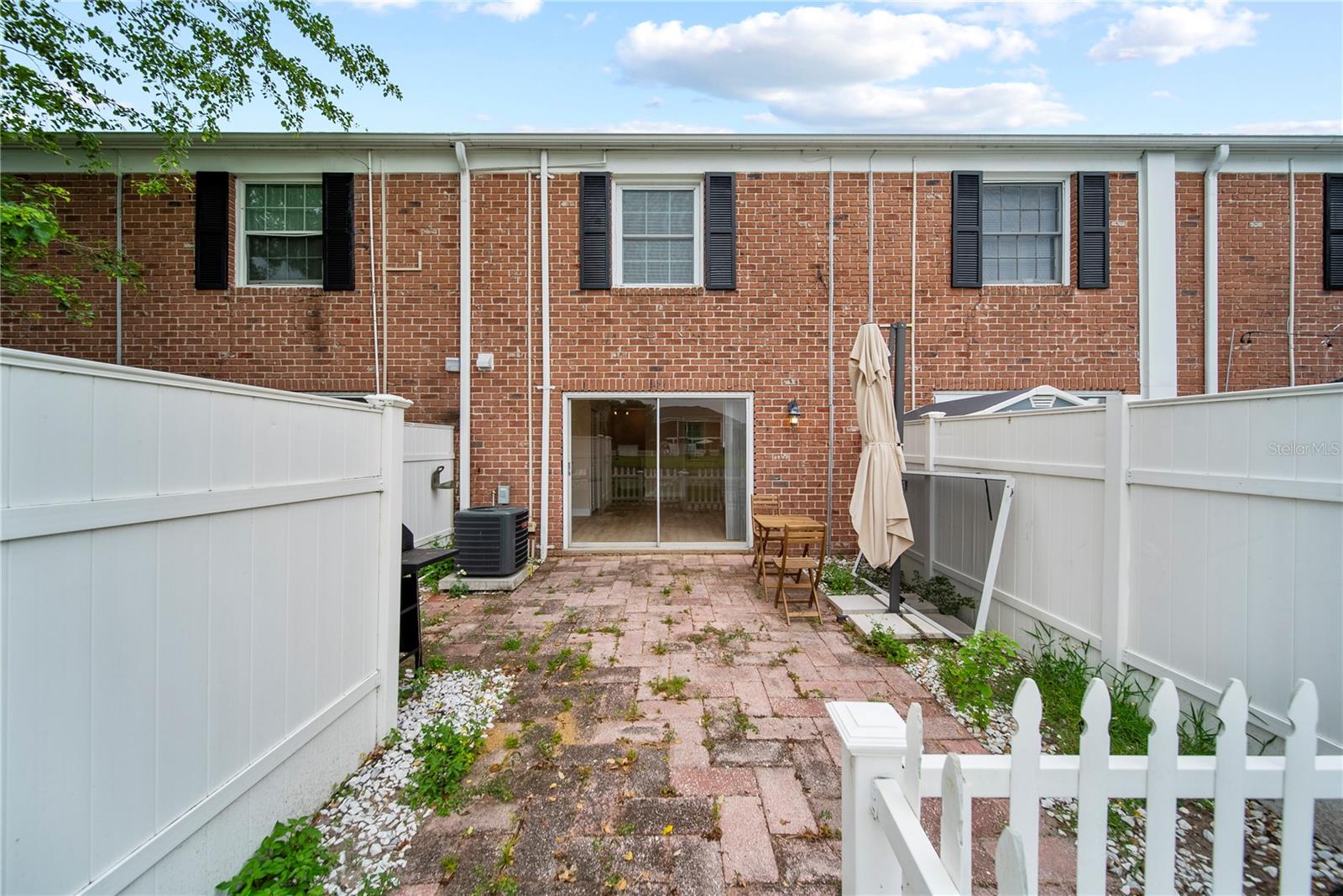 WHISPERING OAKS - Residential Lease