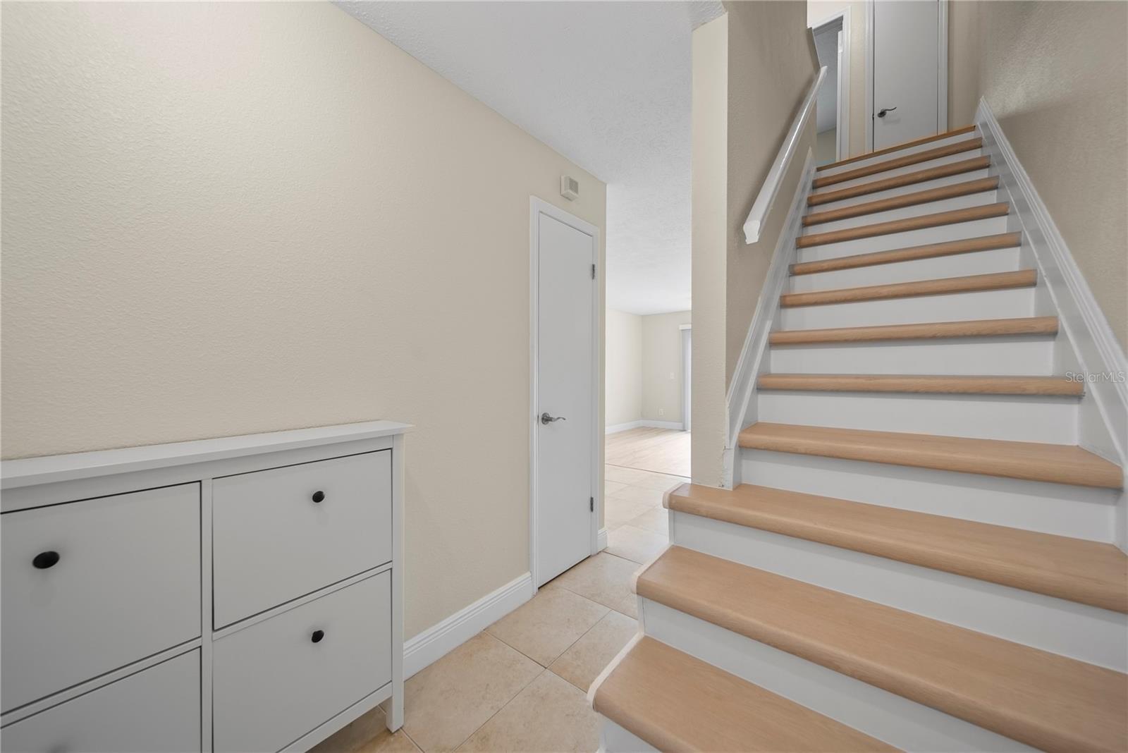 WHISPERING OAKS - Residential Lease