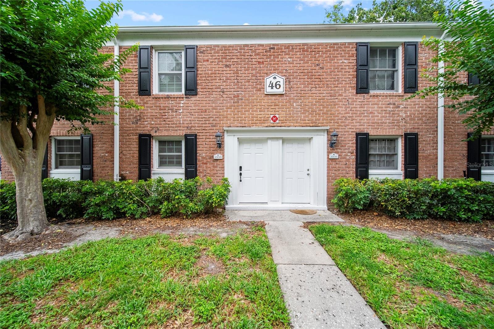 WHISPERING OAKS - Residential Lease