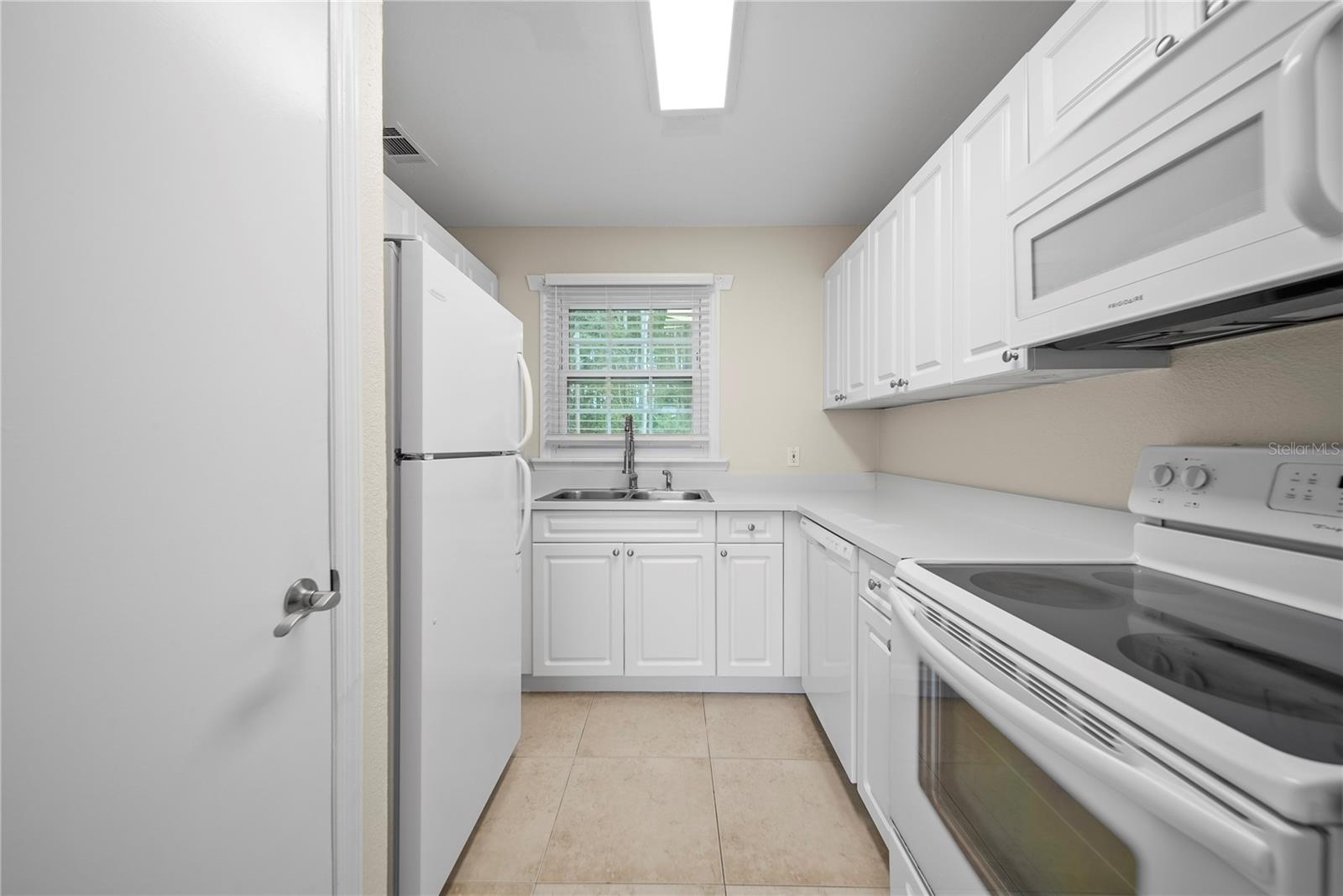 WHISPERING OAKS - Residential Lease
