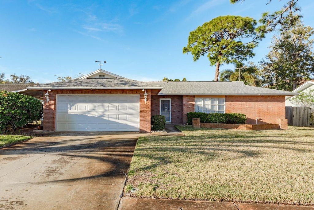 Photo of 1408 Garden Avenue, Tarpon Springs, FL 34689 (MLS # TB8469075)