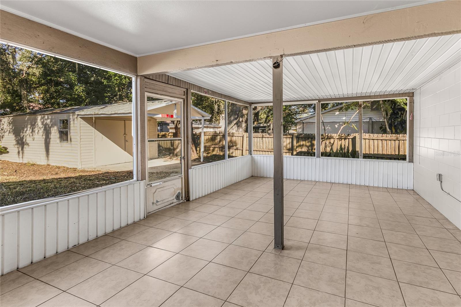 EUSTIS LAKE JOANNA HEIGHTS - Residential Lease