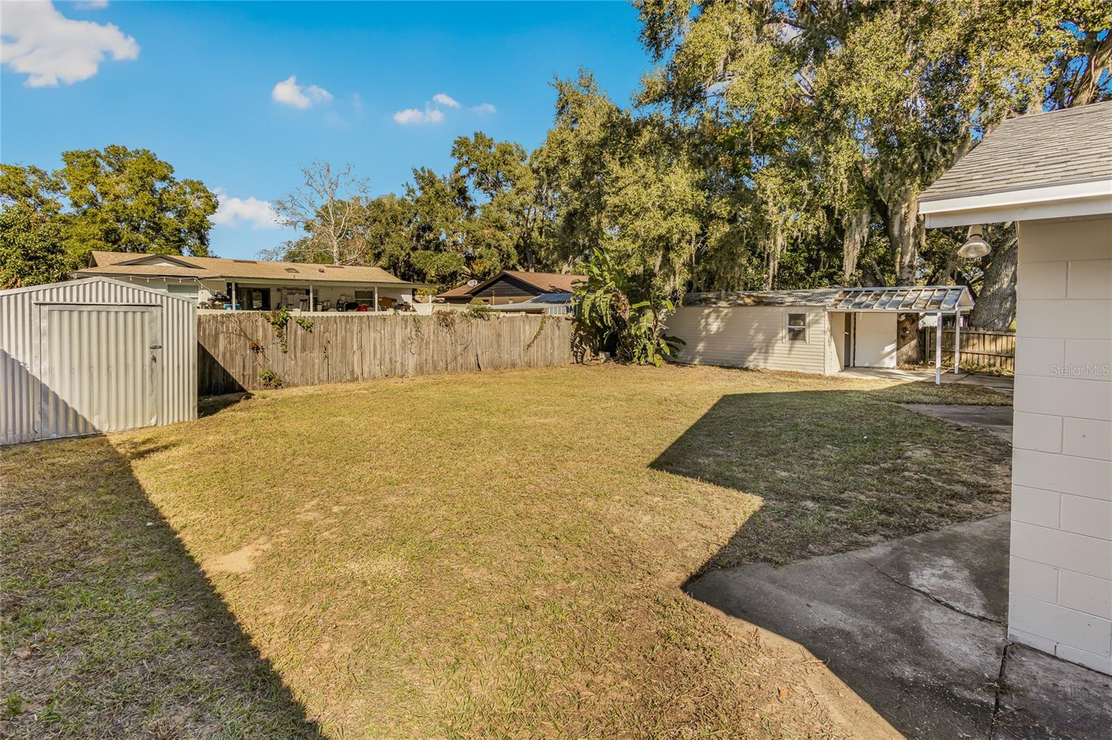 EUSTIS LAKE JOANNA HEIGHTS - Residential Lease