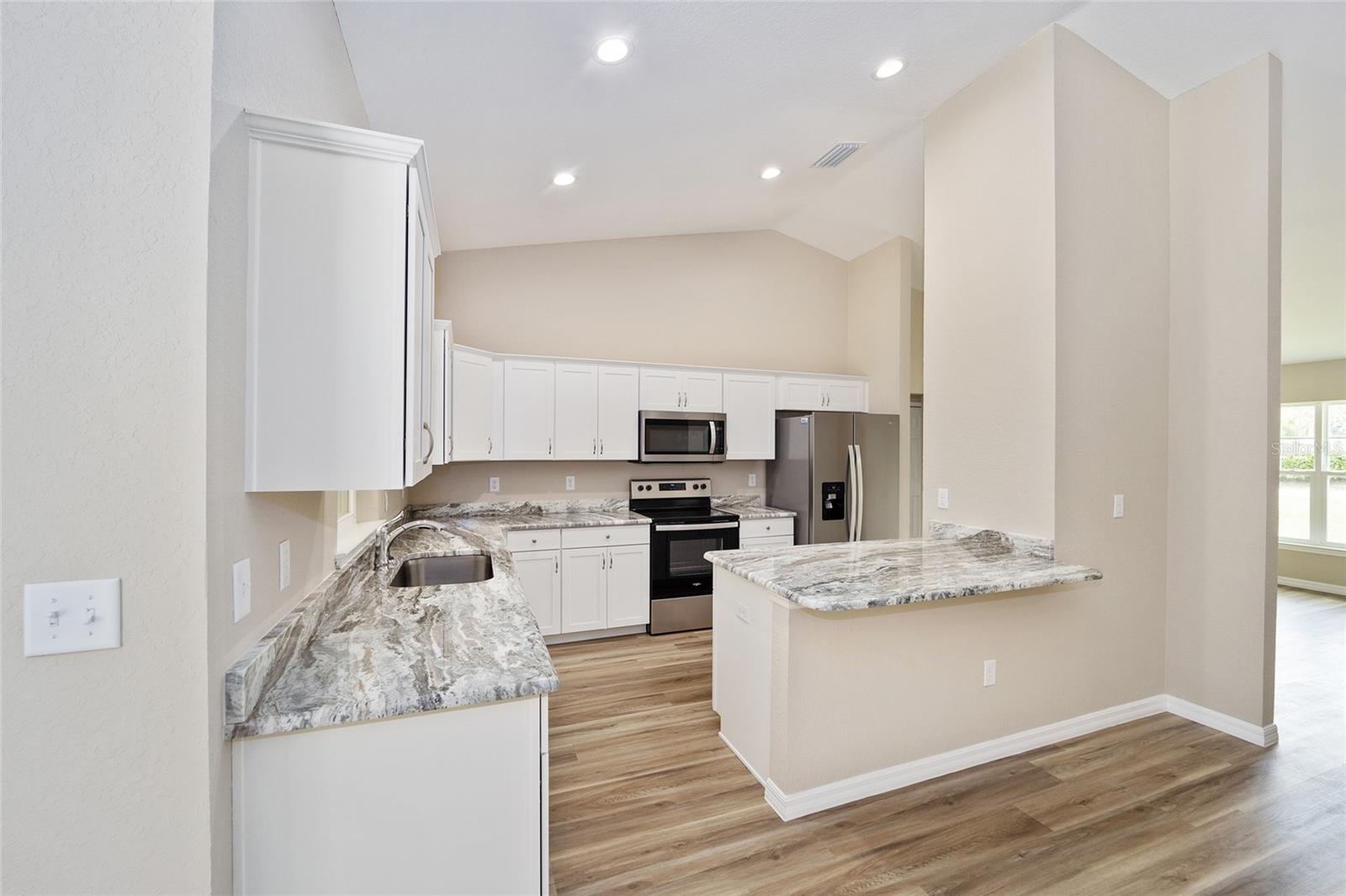 RAINBOW LAKES ESTATE - Residential