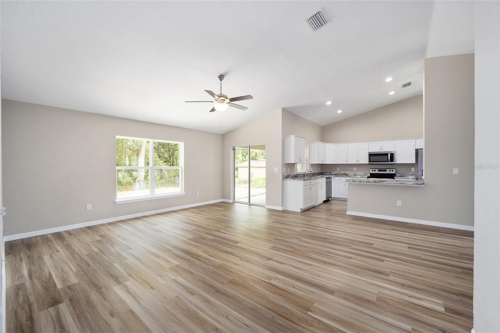 RAINBOW LAKES ESTATE - Residential