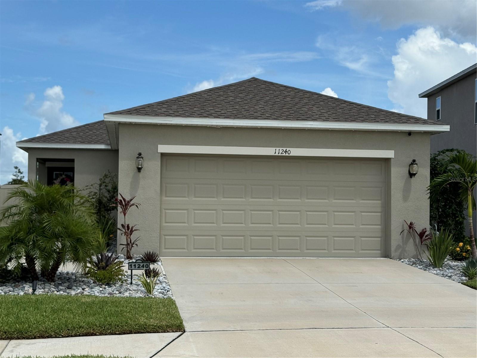 11240 FIELDSTONE DRIVE