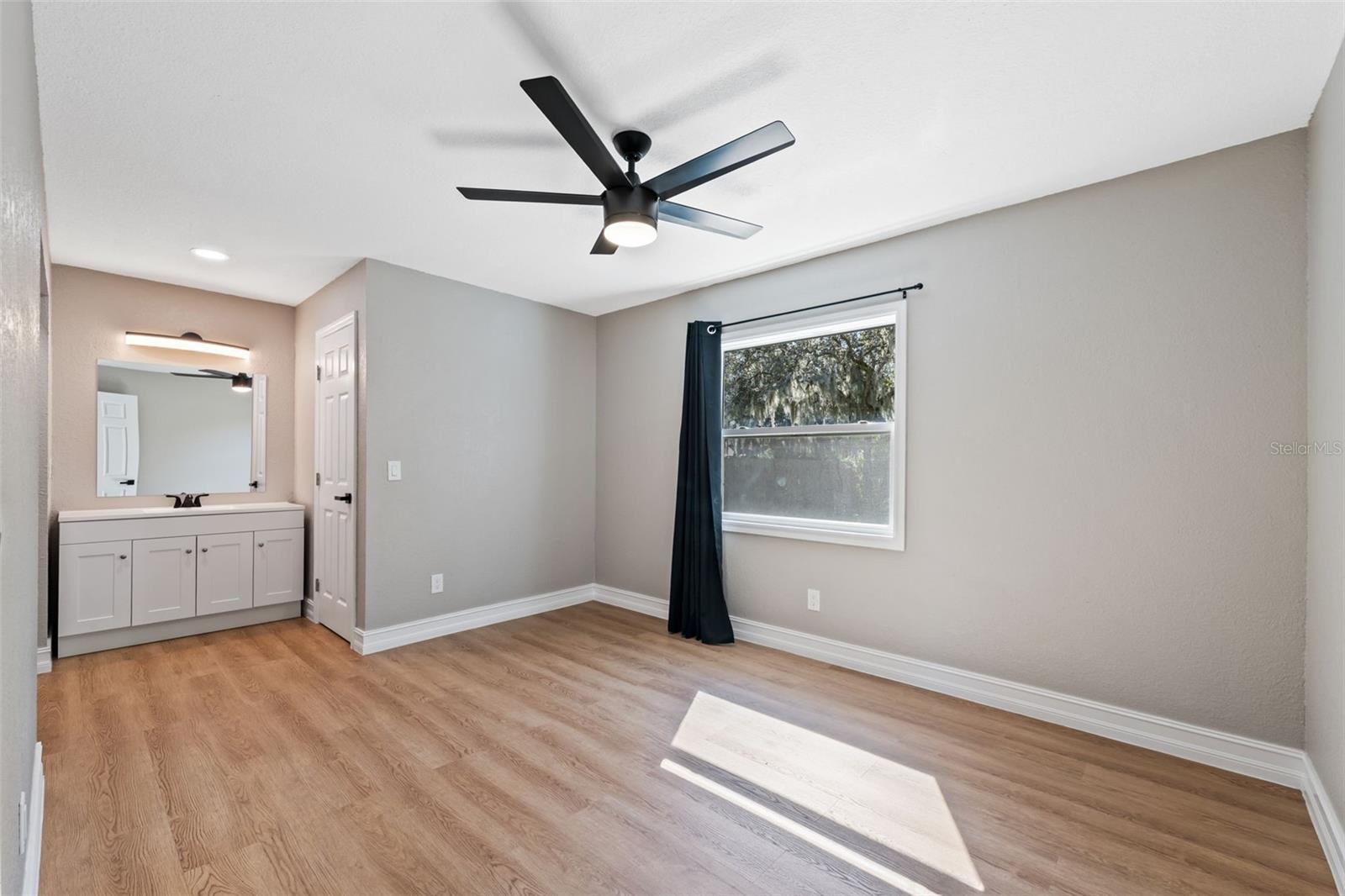 KINGS COURT - Residential