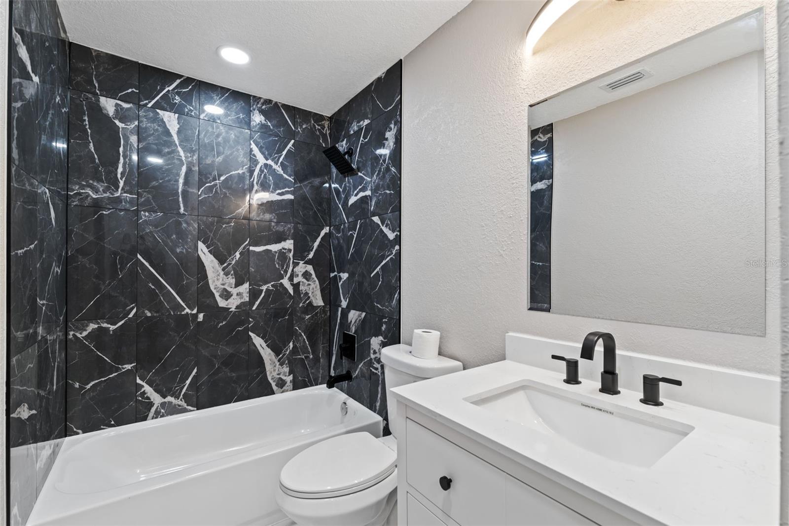 KINGS COURT - Residential