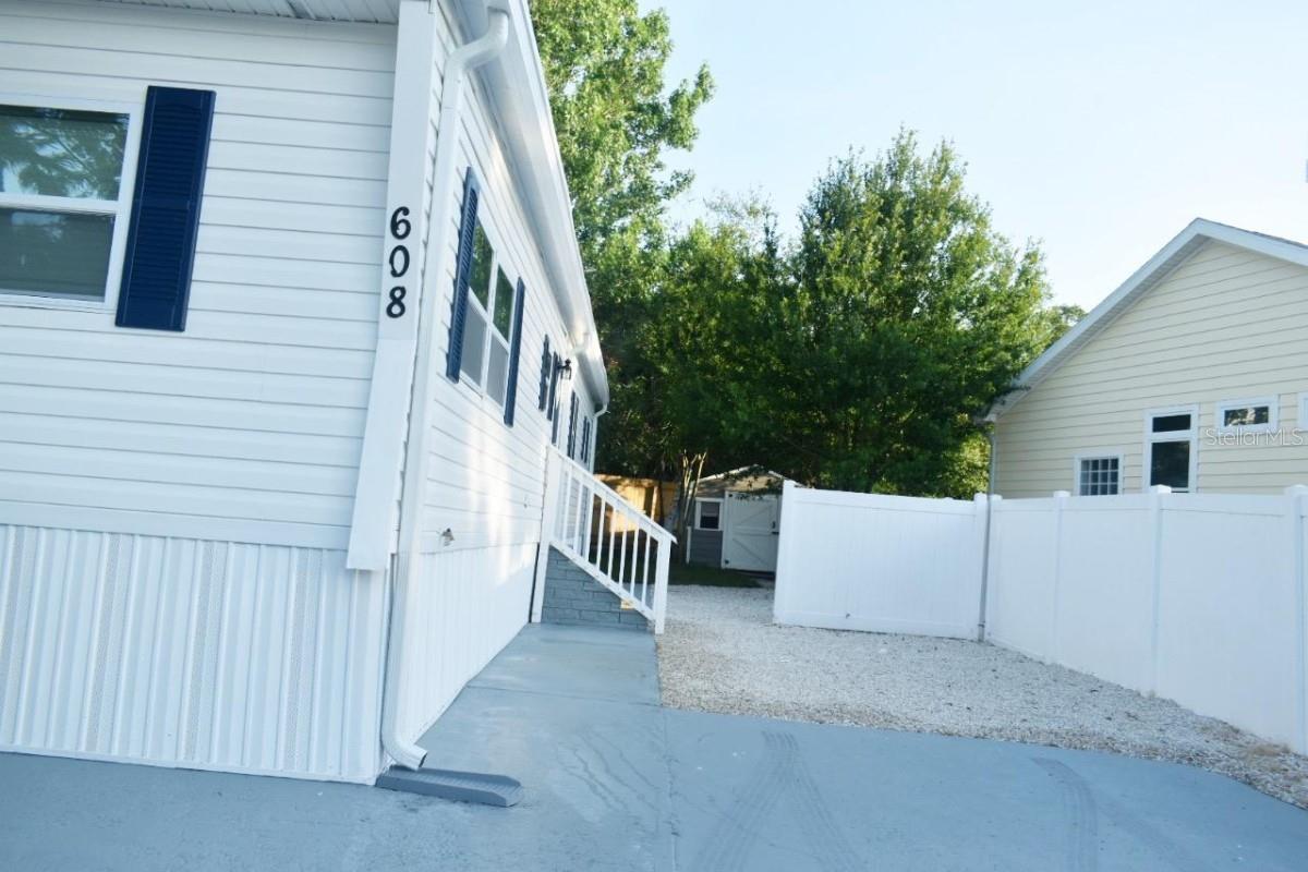 RIVER VILLAGE - Residential Lease