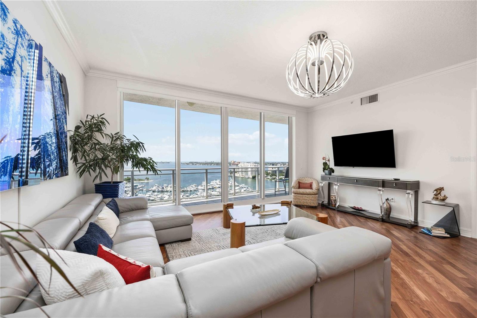 MARINA TOWER - Residential