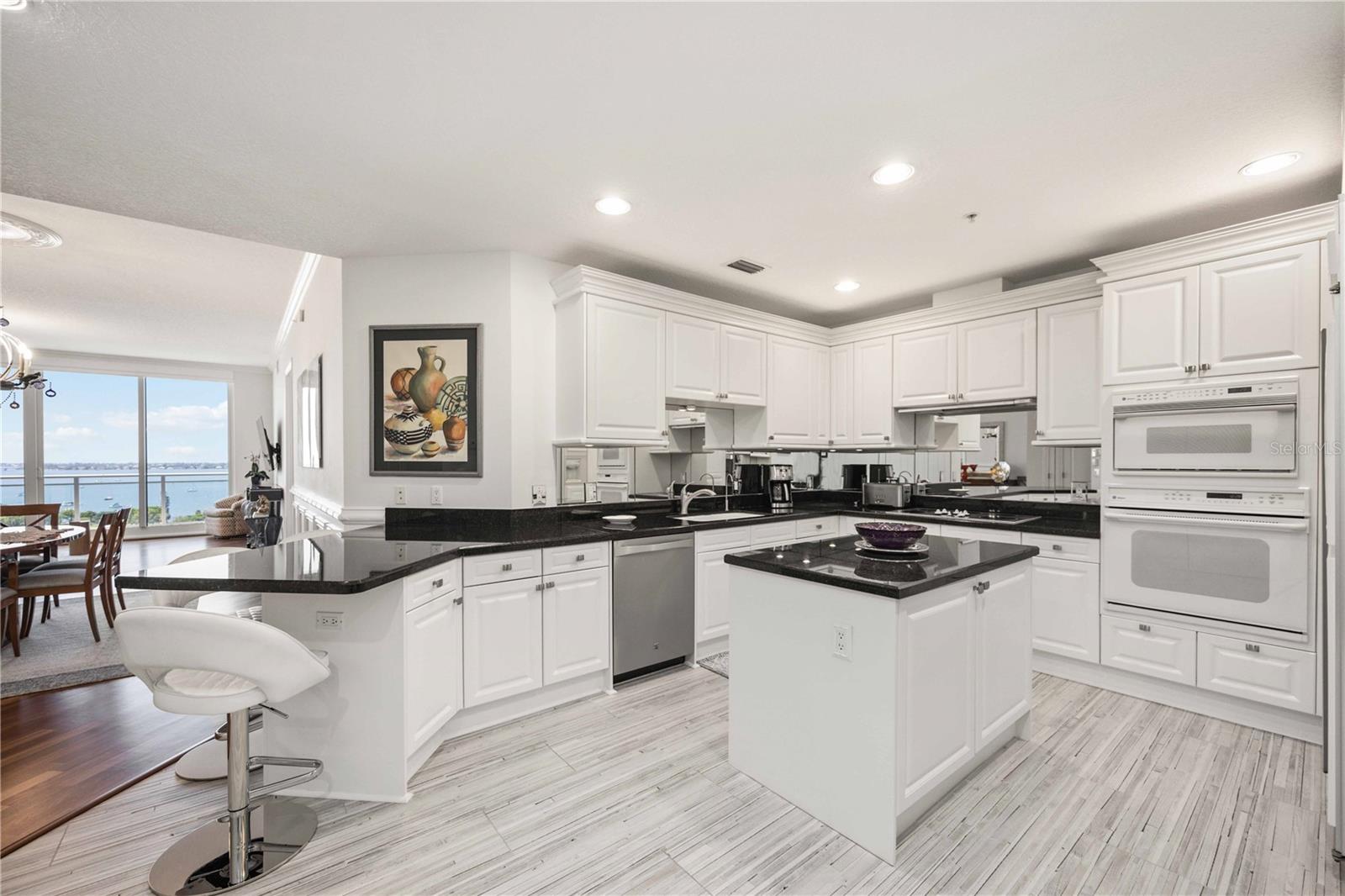 MARINA TOWER - Residential