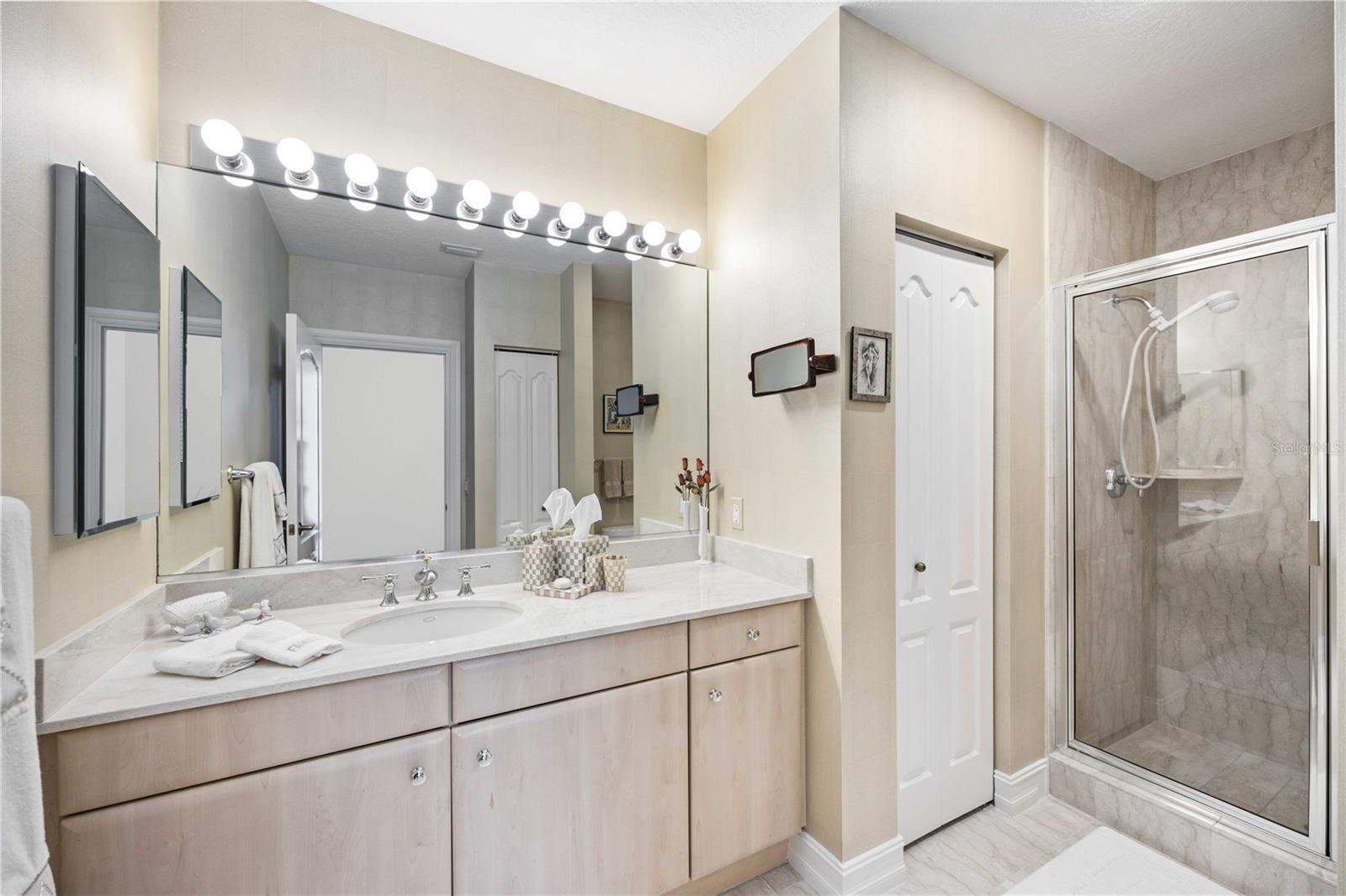 MARINA TOWER - Residential